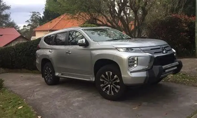 Mitsubishi Pajero Sport 2022 Tampilan Luar Eksterior Mitsubishi Pajero Sport 2022 tipe Dakar Ultimate