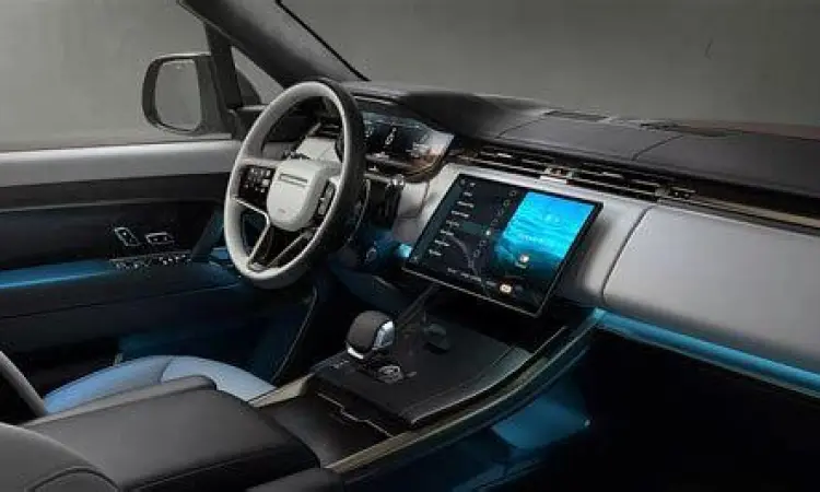 Dashboard modern Range Rover Sport dengan layar Pivi Pro