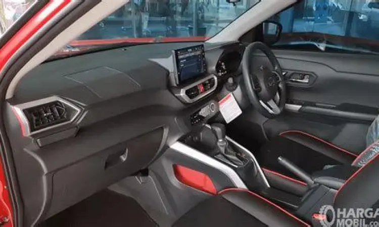 Interior Daihatsu Rocky dengan dashboard modern dan head unit touchscreen