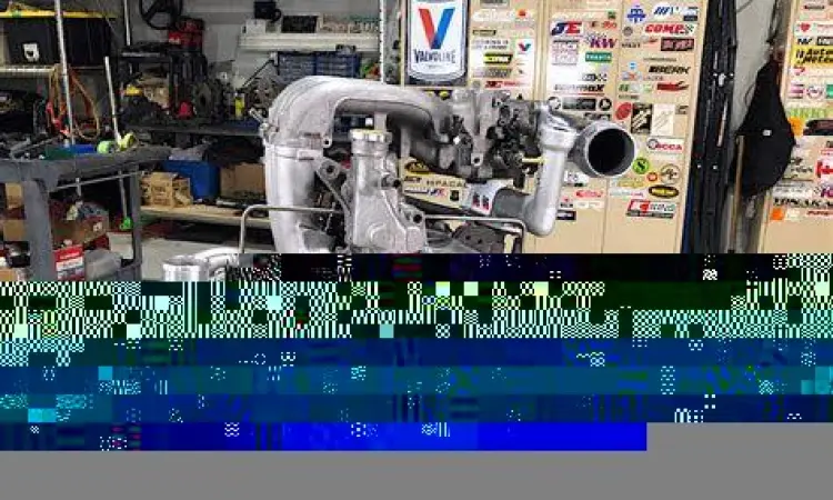 Detail mesin rotary 13B-REW pada sebuah Mazda RX7